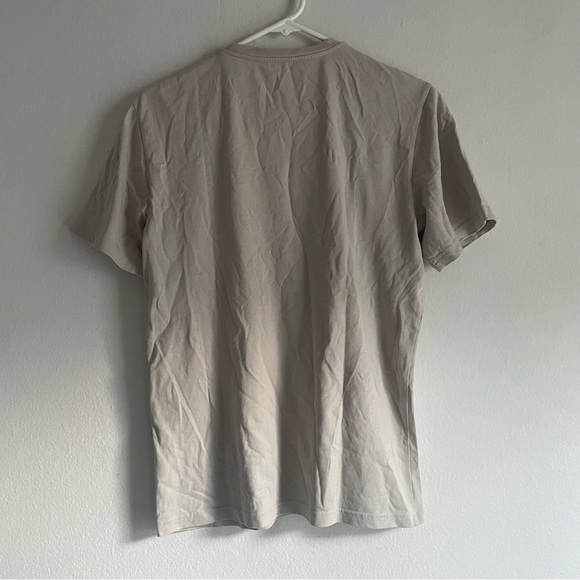 Everlane short sleeve light cream gray pocket front detail t-shirt - Picture 7 of 7